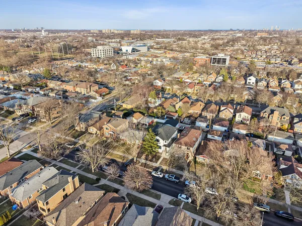 $1,595,000 | 6235 North Kedvale Avenue, Chicago, IL 60646