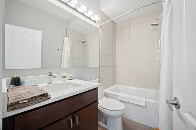 $2,250 | 1807 West North Avenue, Unit 2R, Chicago, IL 60622