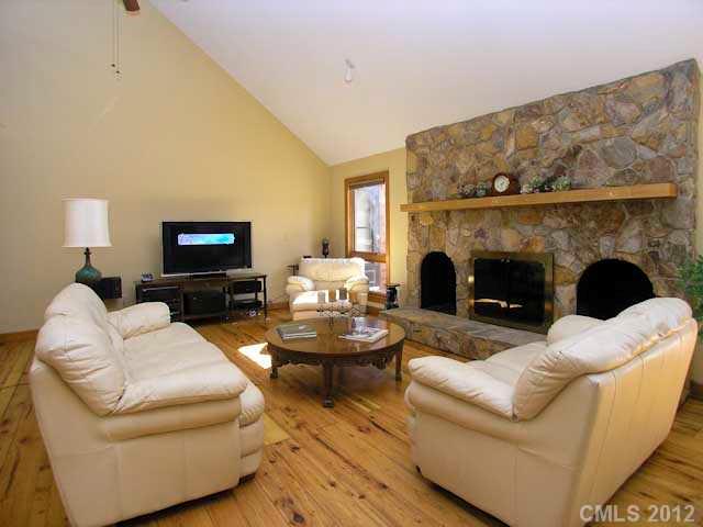 524 Raintree Drive Matthews, NC 28104 - Photo 2 of 16 Gallery Image 2