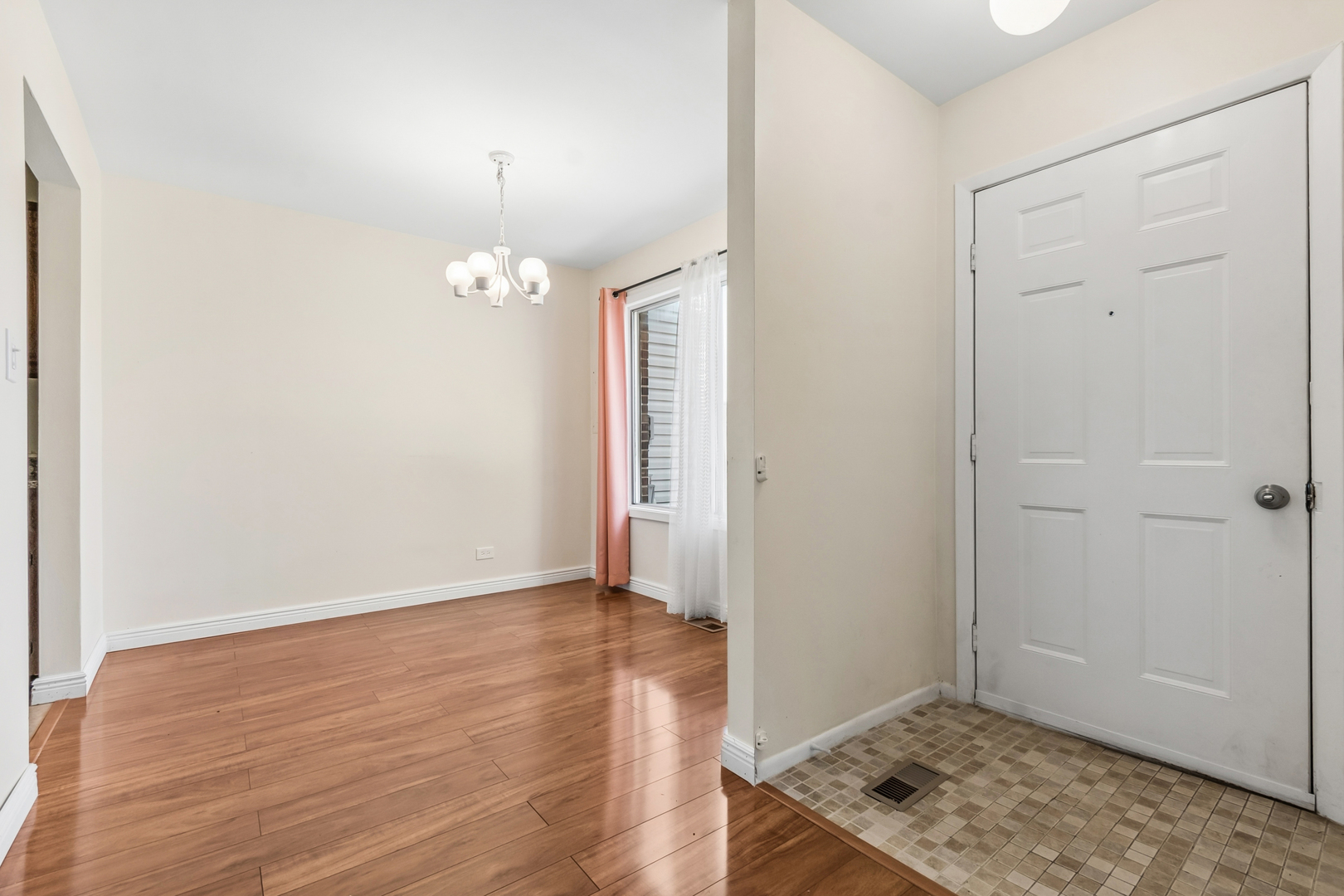 1781 Raleigh Lane Hoffman Estates, IL 60169 - Photo 6 of 23