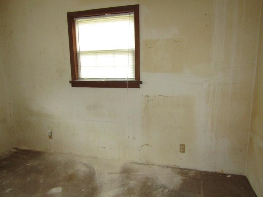 943 Mary Street Langeloth, PA 15054 - Photo 11 of 22 an empty room with a window