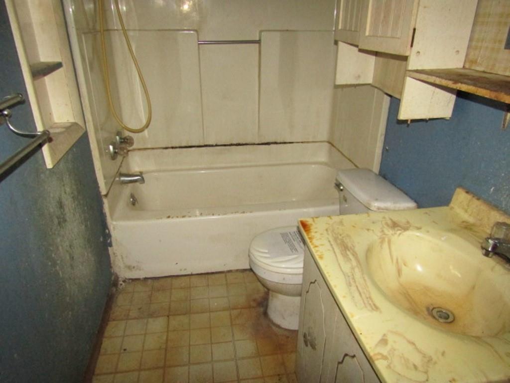 943 Mary Street Langeloth, PA 15054 - Photo 17 of 22 a bathroom with a bathtub and toilet