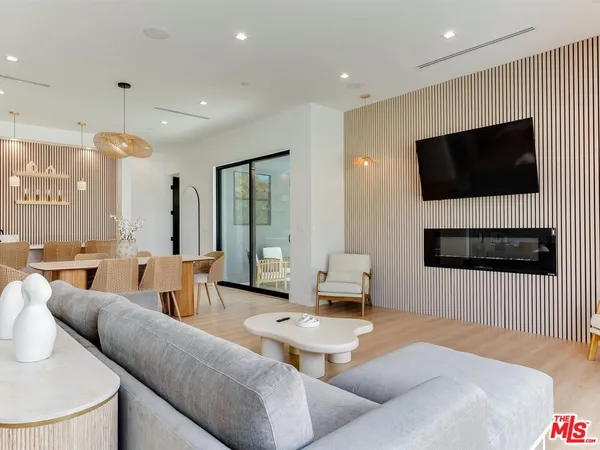 $14,999 | 5929 Hesperia Avenue, Encino, CA 91316