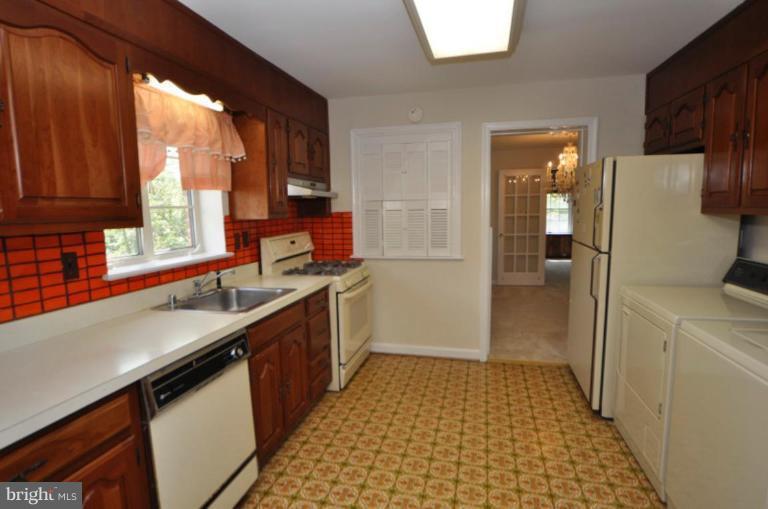 8056 Fairfax Road Alexandria, VA 22308 - Photo 11 of 14 Kitchen