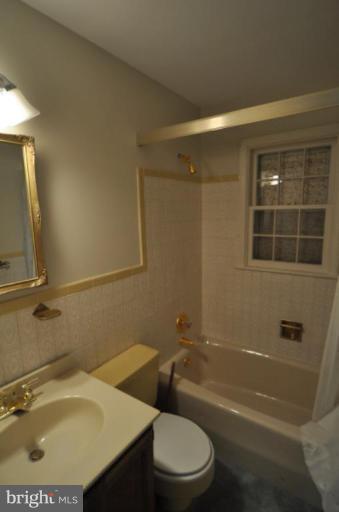 8056 Fairfax Road Alexandria, VA 22308 - Photo 4 of 14 Bath #2