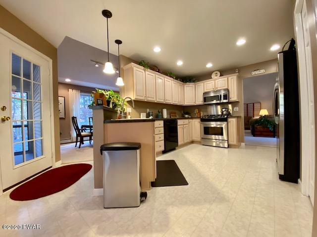 110 Green Ridge Hawley, PA 18428 - Photo 22 of 46 10