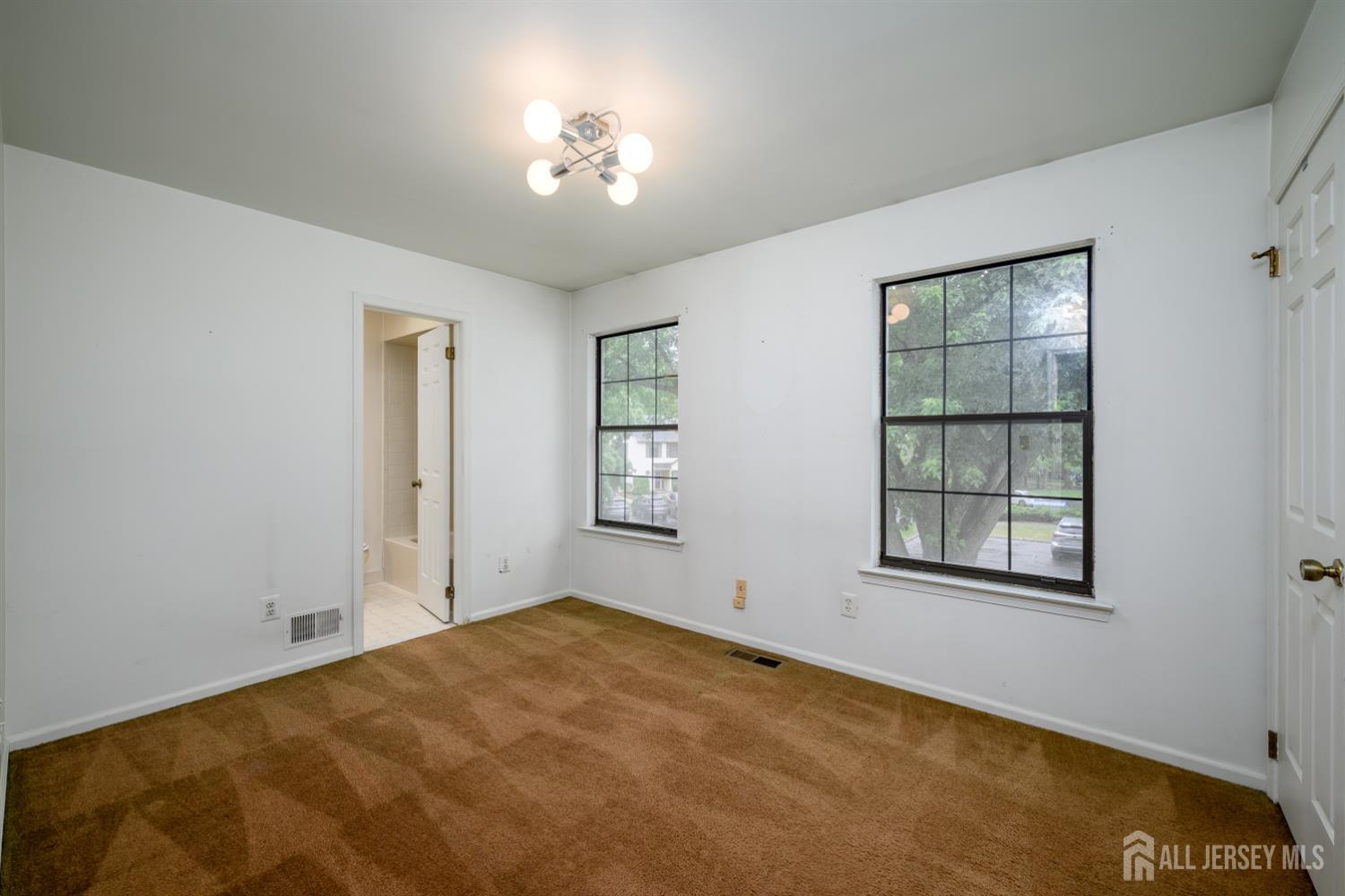 1004 Timber Oaks Road, Unit 4 Edison, NJ 08820 - Photo 23 of 34