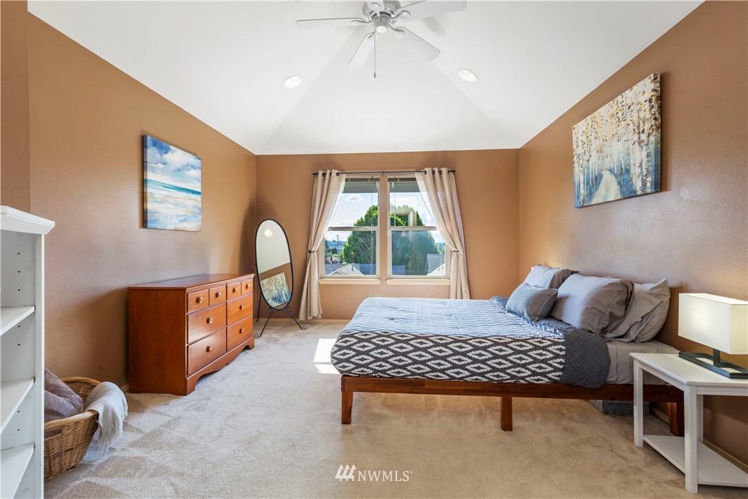 1218 Dayton Place Northeast Renton, WA 98056 - Photo 18 of 35 Gallery Image 18