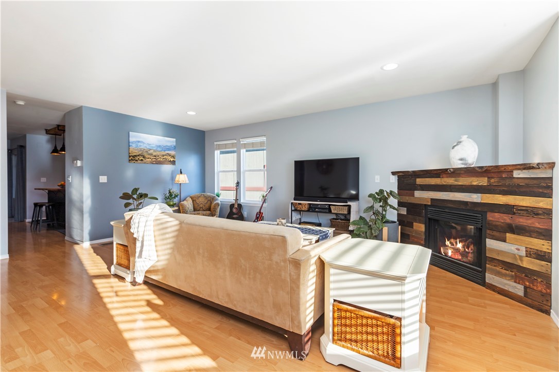 1218 Dayton Place Northeast Renton, WA 98056 - Photo 6 of 35 Gallery Image 6