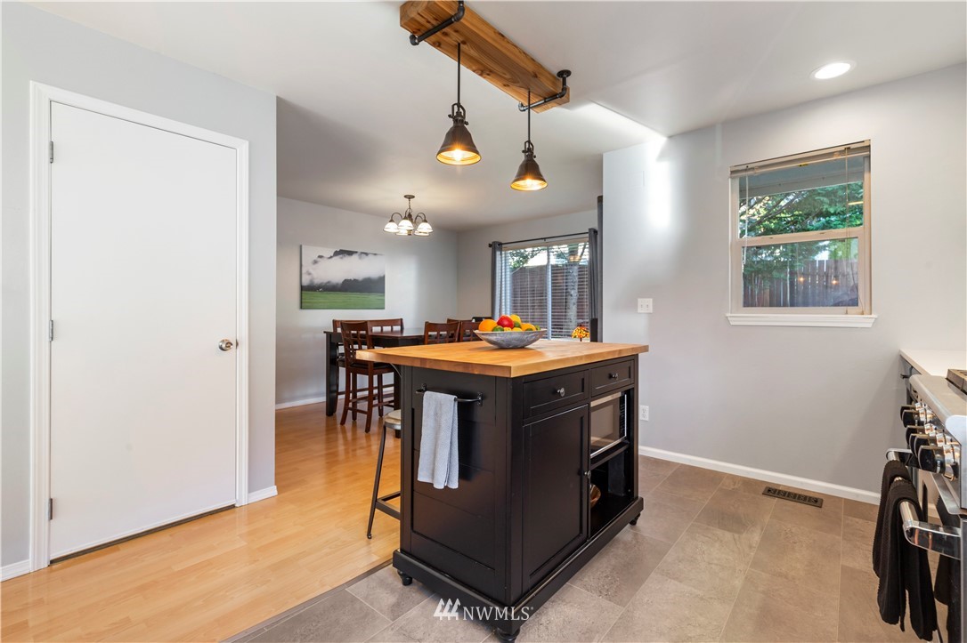 1218 Dayton Place Northeast Renton, WA 98056 - Photo 10 of 35 Gallery Image 10