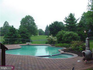 24 Lisa Road Sinking Spring, PA 19608 - Photo 4 of 6