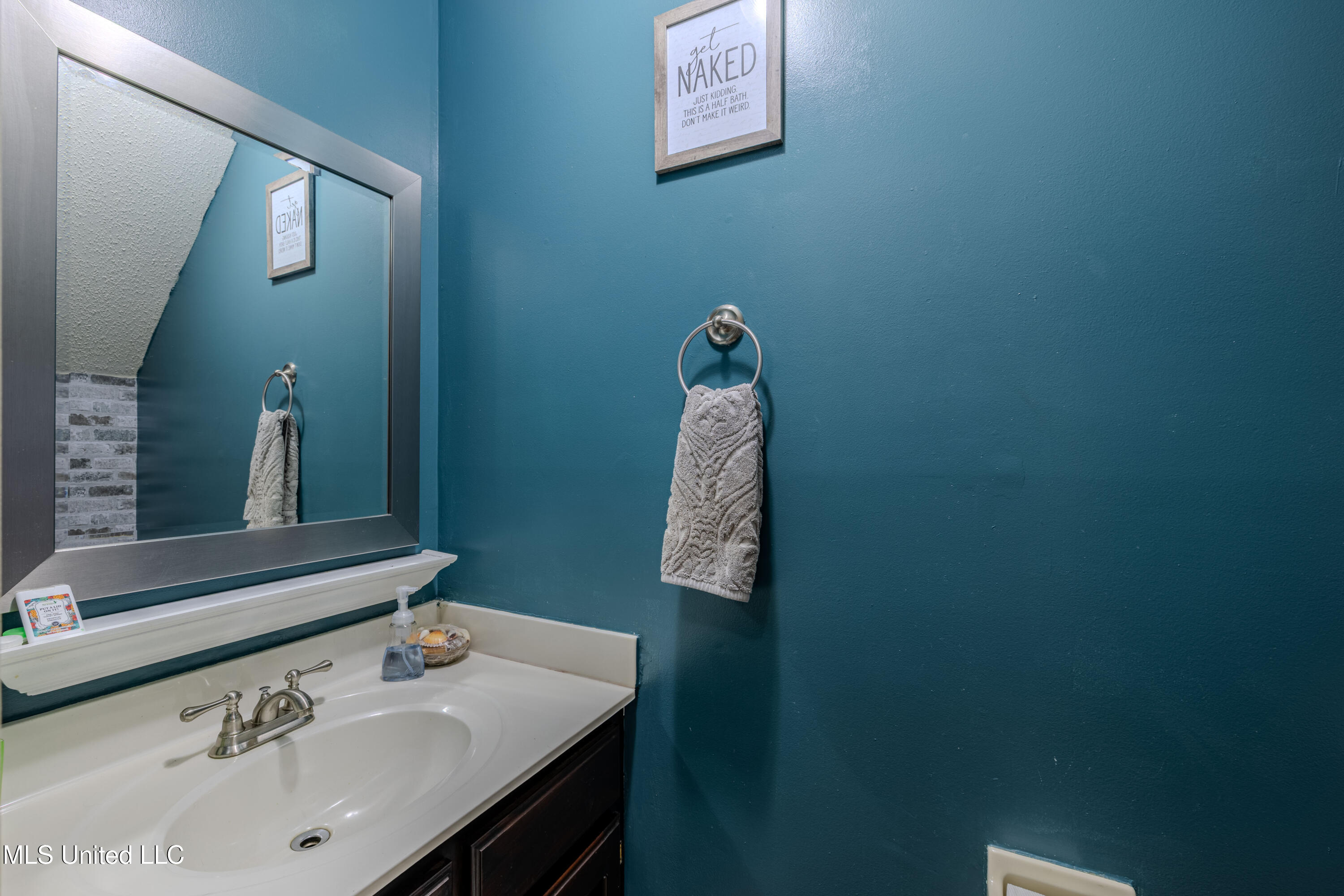 2701 Malone Road Nesbit, MS 38651 - Photo 24 of 50 Half Bathroom