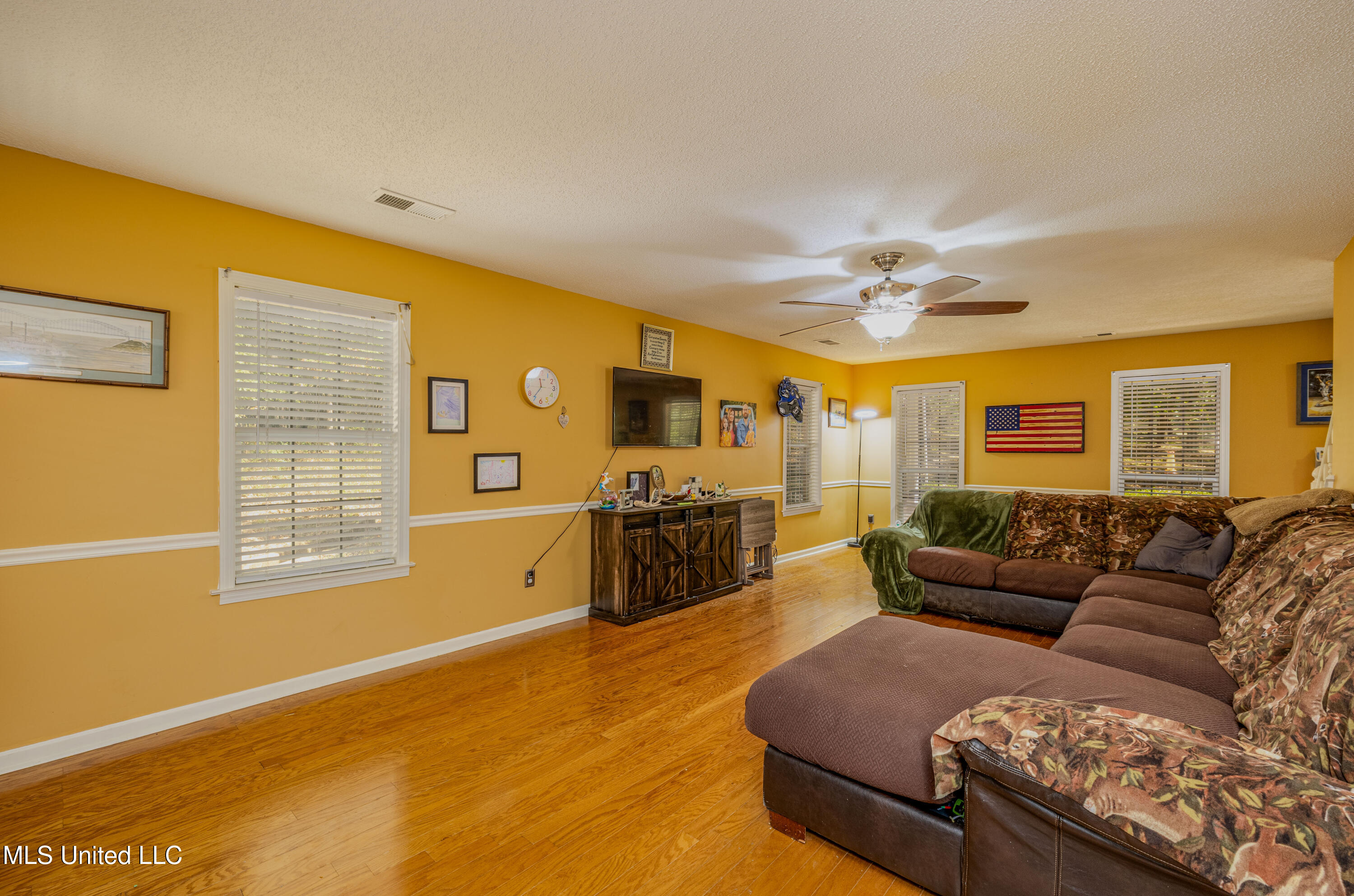 2701 Malone Road Nesbit, MS 38651 - Photo 9 of 50 Living Room