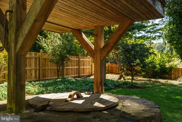 a view of a pathway with a yard