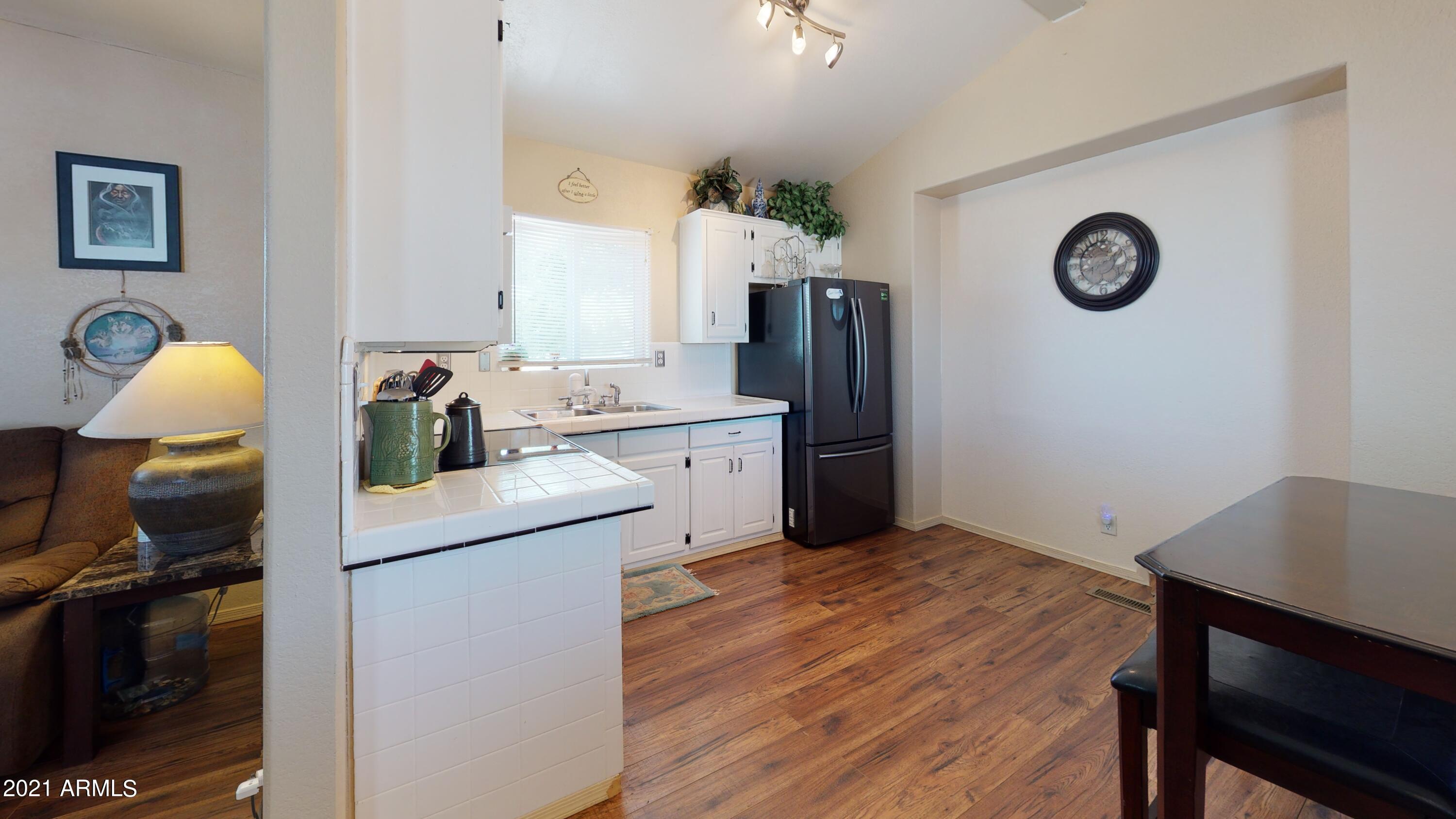 696 North Warren Road Benson, AZ 85602 - Photo 11 of 31 Kitchen