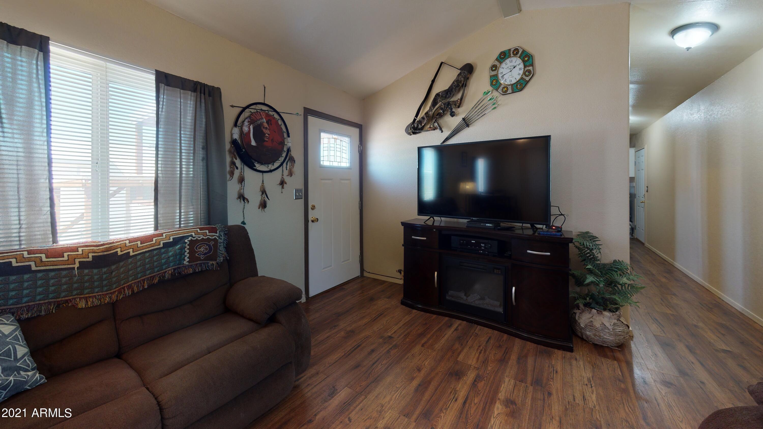 696 North Warren Road Benson, AZ 85602 - Photo 13 of 31 Living room