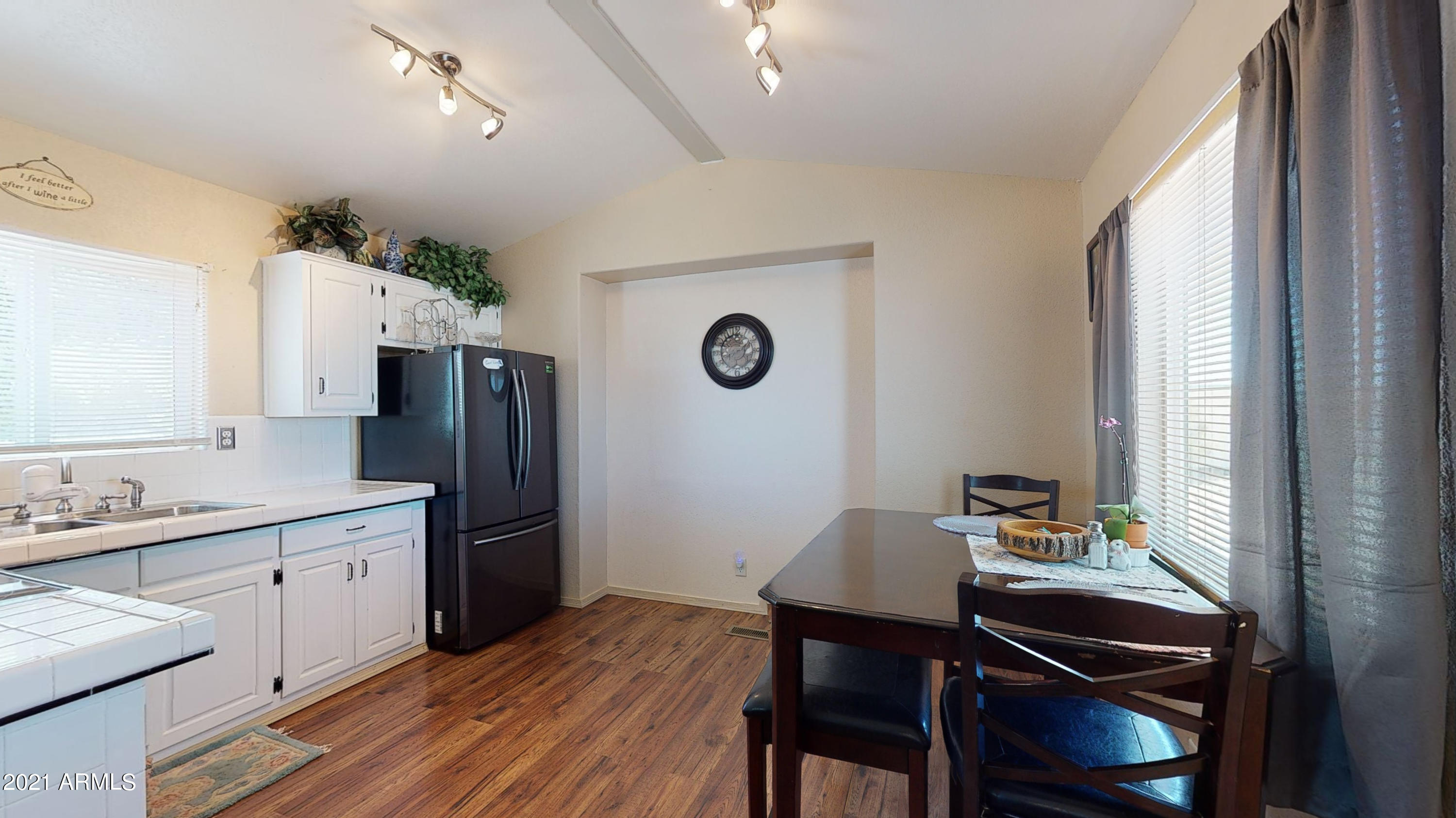 696 North Warren Road Benson, AZ 85602 - Photo 14 of 31 Eat-in kitchen