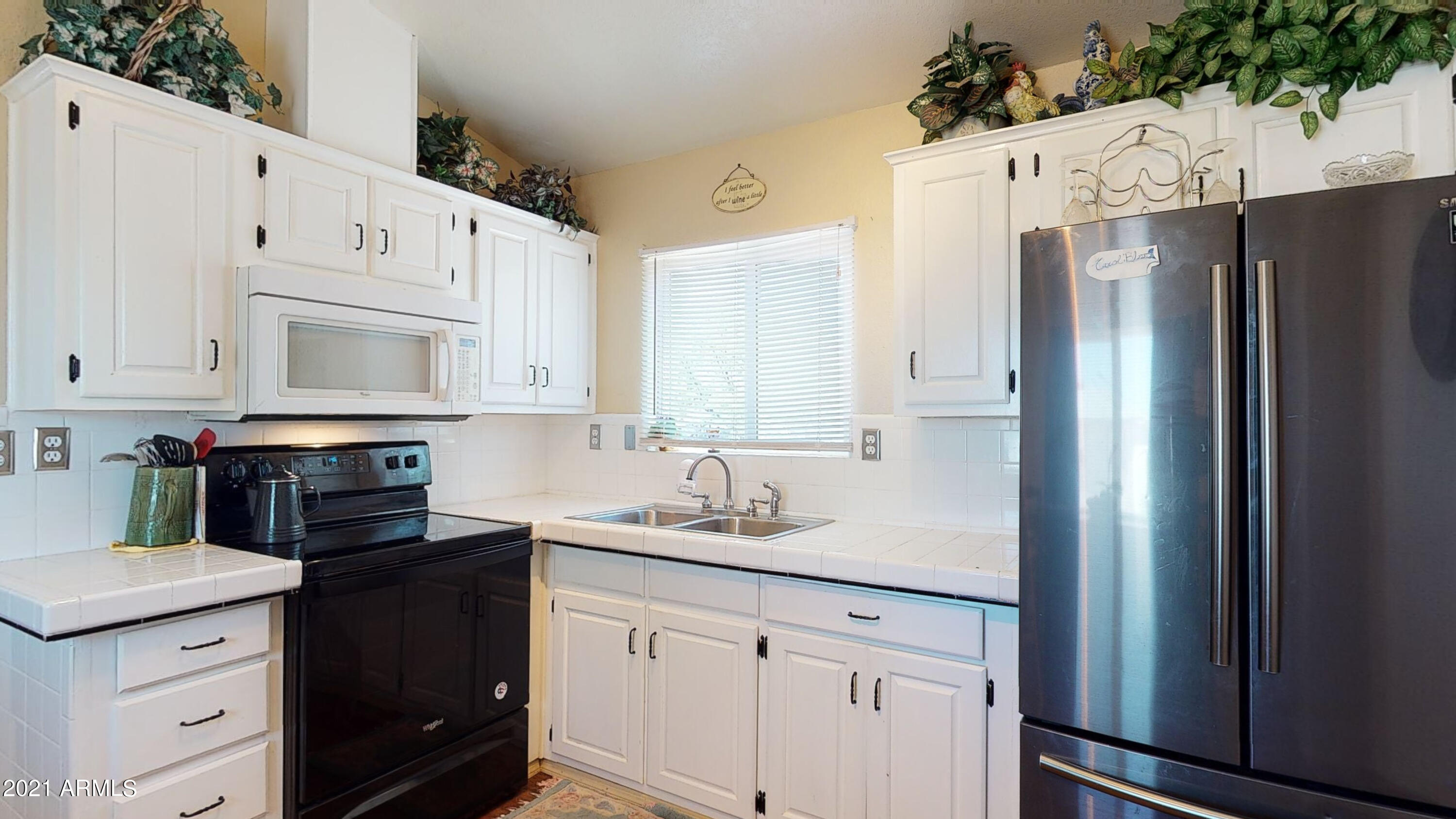 696 North Warren Road Benson, AZ 85602 - Photo 15 of 31 Light and airy kitchen cabinets
