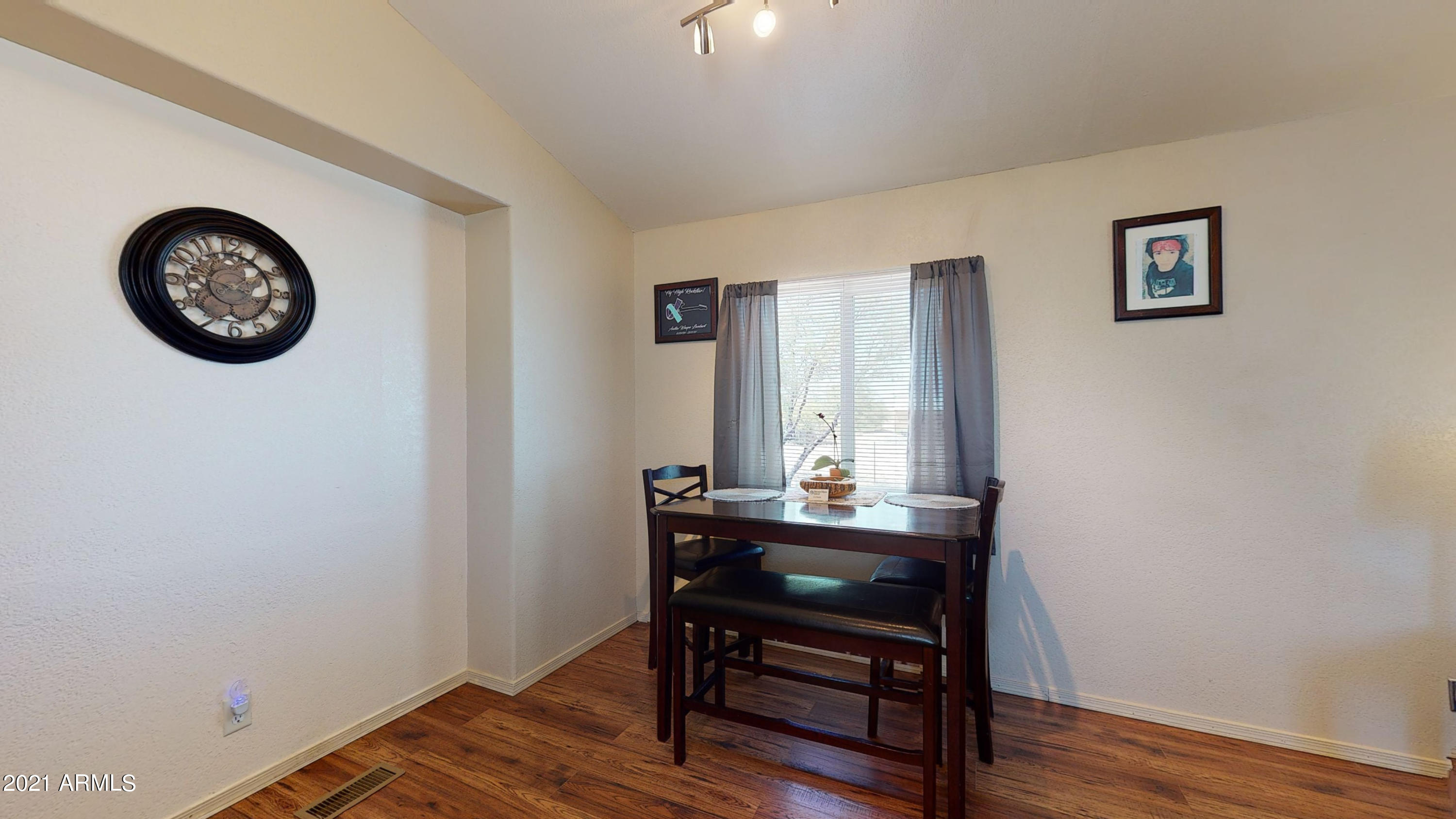 696 North Warren Road Benson, AZ 85602 - Photo 16 of 31 Breakfast nook