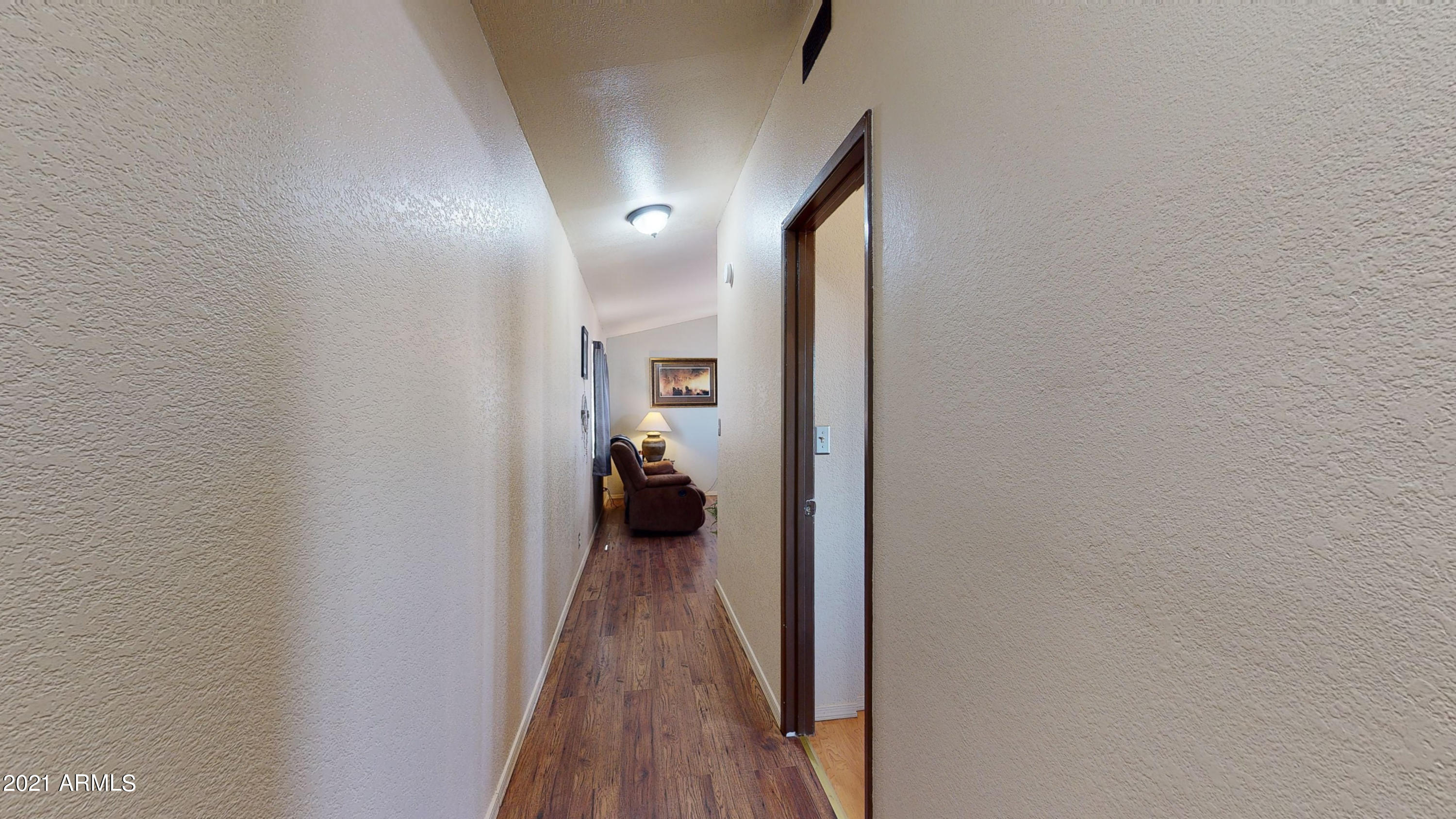 696 North Warren Road Benson, AZ 85602 - Photo 17 of 31 Hallway