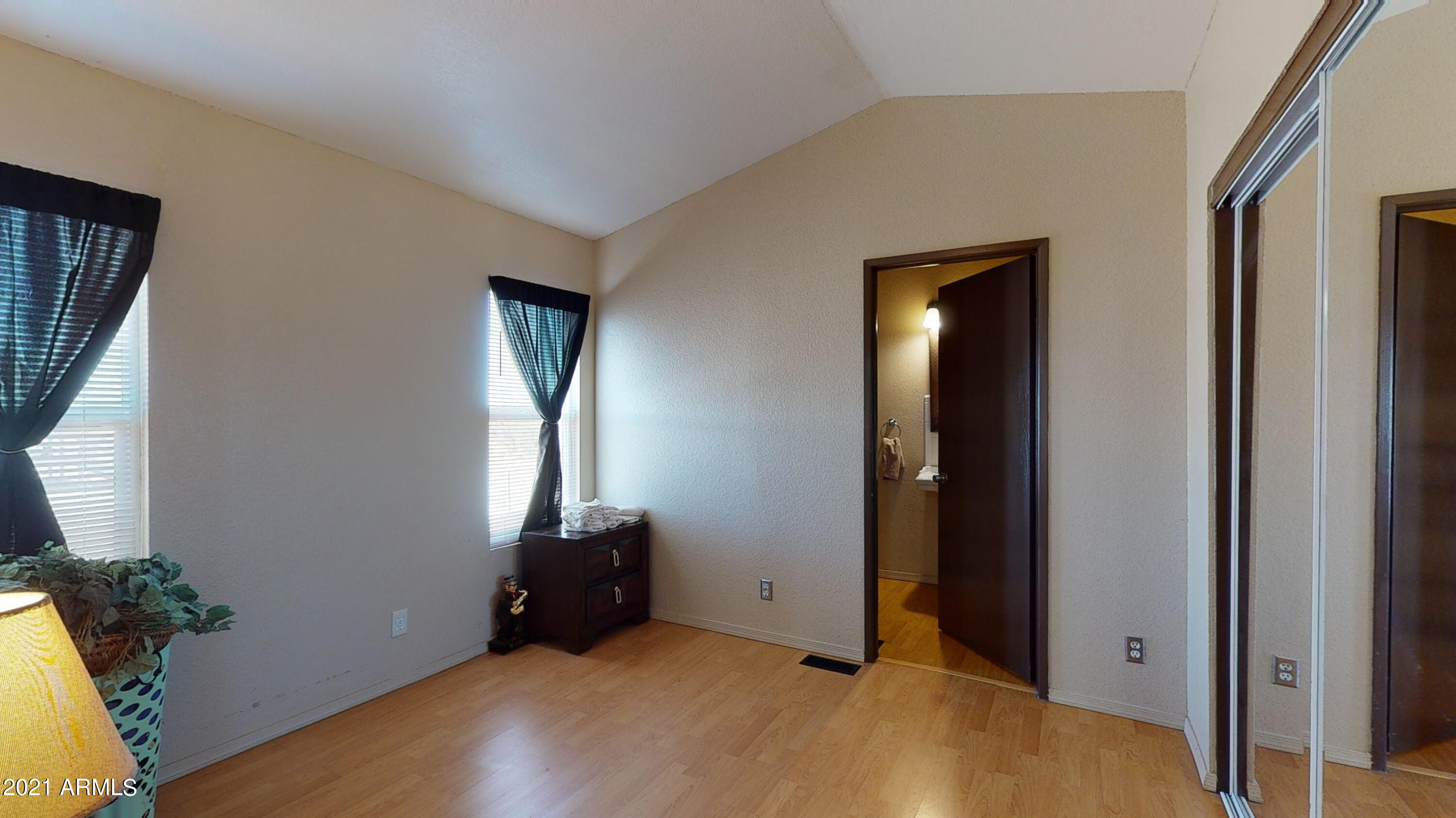 696 North Warren Road Benson, AZ 85602 - Photo 22 of 31 Primary bedroom