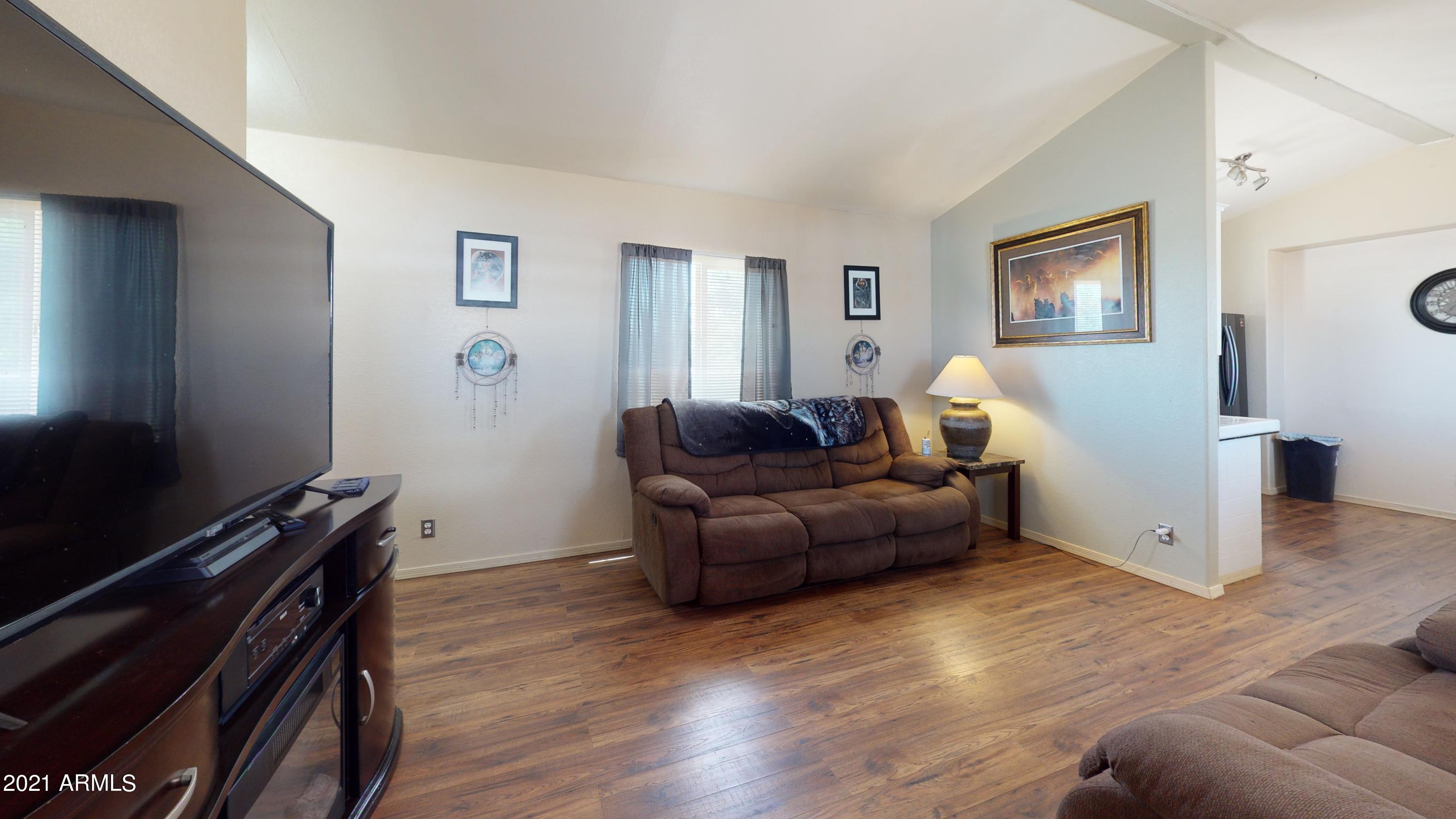 696 North Warren Road Benson, AZ 85602 - Photo 9 of 31 Living room