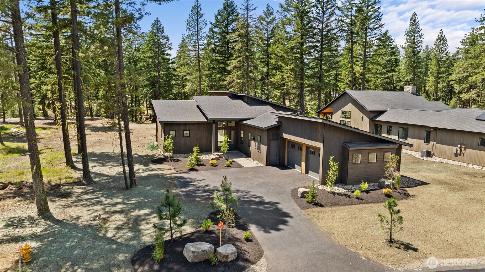 1920 Wanawish Loop Cle Elum, WA 98922 - Photo 1 of 17 a front view of a house with garden