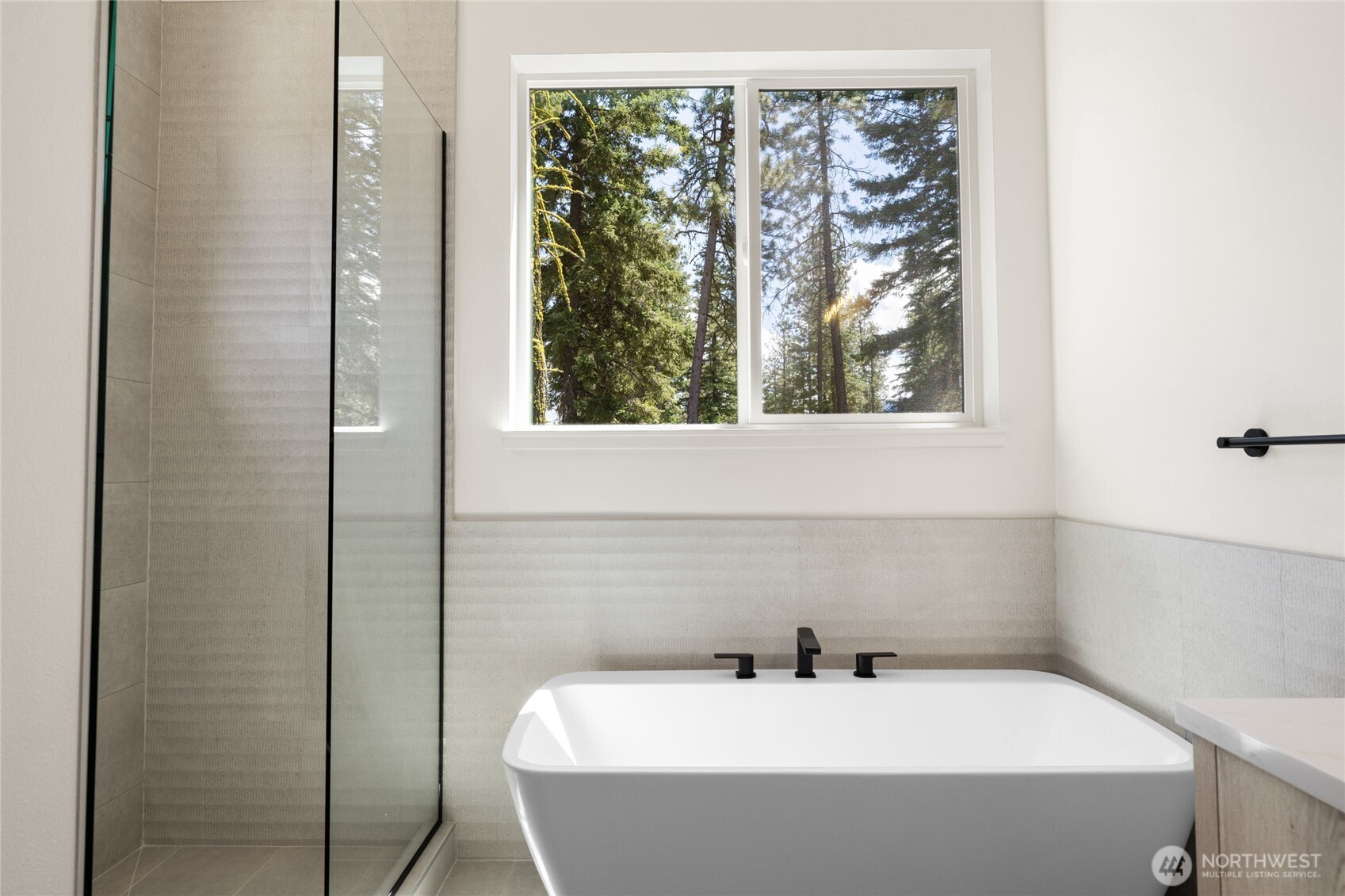 1920 Wanawish Loop Cle Elum, WA 98922 - Photo 13 of 17 a bathroom with a sink and a bathtub
