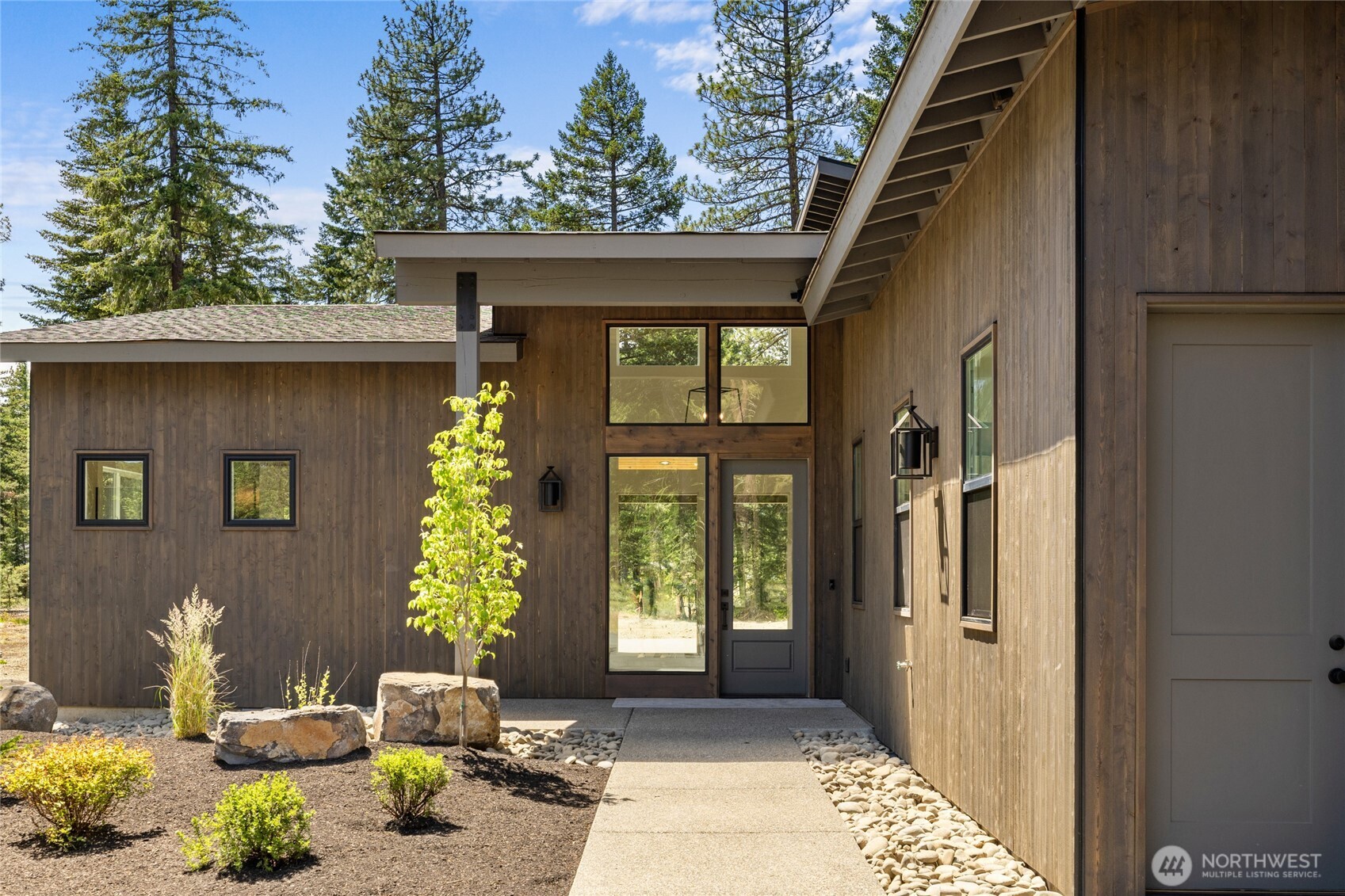 1920 Wanawish Loop Cle Elum, WA 98922 - Photo 3 of 17 a front view of a house with garden