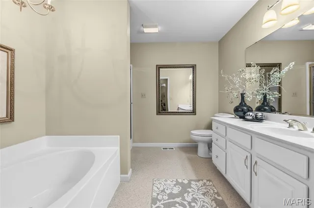 $325,000 | 5004 Castlegate Lane, Godfrey, IL 62035