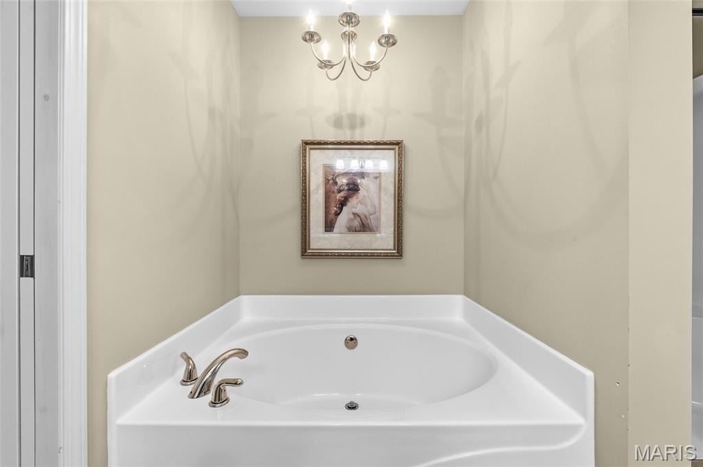 5004 Castlegate Lane Godfrey, IL 62035 - Photo 19 of 37