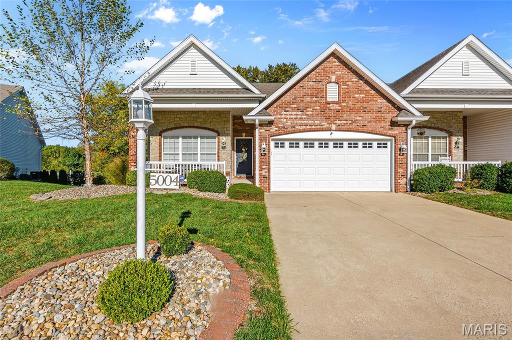 5004 Castlegate Lane Godfrey, IL 62035 - Photo 2 of 37