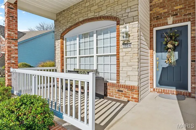 $325,000 | 5004 Castlegate Lane, Godfrey, IL 62035