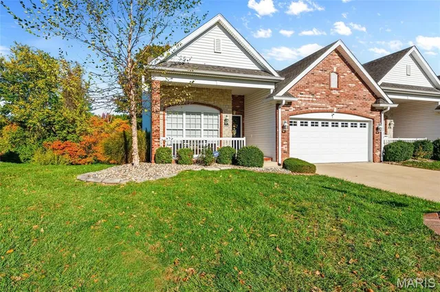 $325,000 | 5004 Castlegate Lane, Godfrey, IL 62035