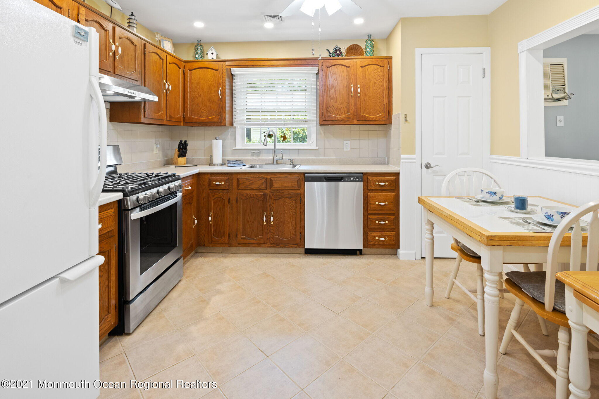14 Acorn Road, Unit 21 Manahawkin, NJ 08050 - Photo 7 of 40 024-original-photo