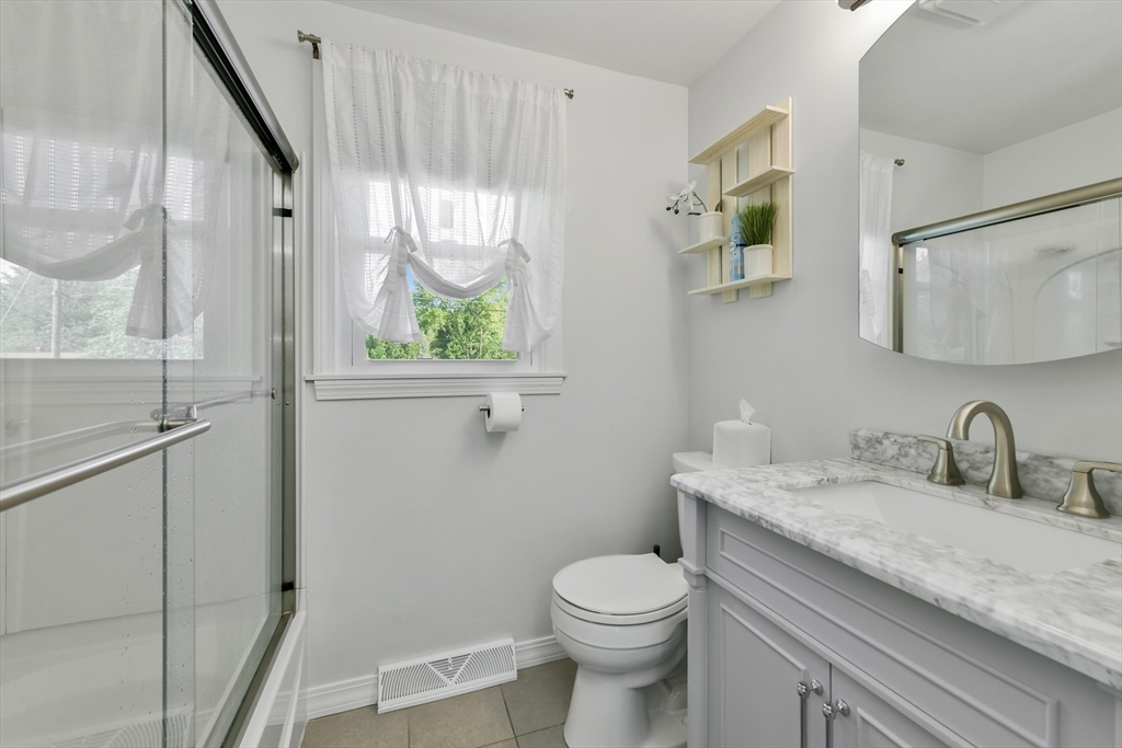 172 Davis Road Dracut, MA 01826 - Photo 15 of 23 Gallery Image 15