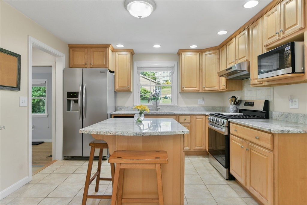 172 Davis Road Dracut, MA 01826 - Photo 2 of 23 Gallery Image 2