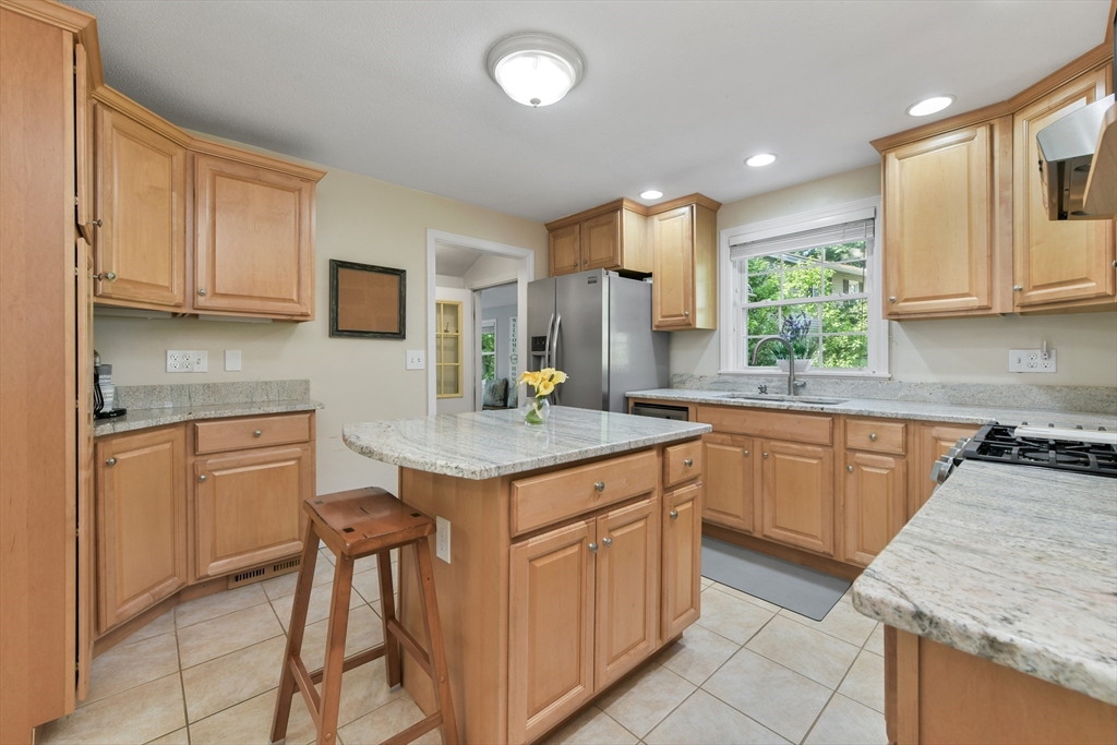 172 Davis Road Dracut, MA 01826 - Photo 3 of 23 Gallery Image 3