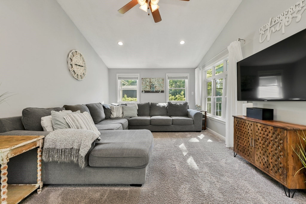 172 Davis Road Dracut, MA 01826 - Photo 8 of 23 Gallery Image 8