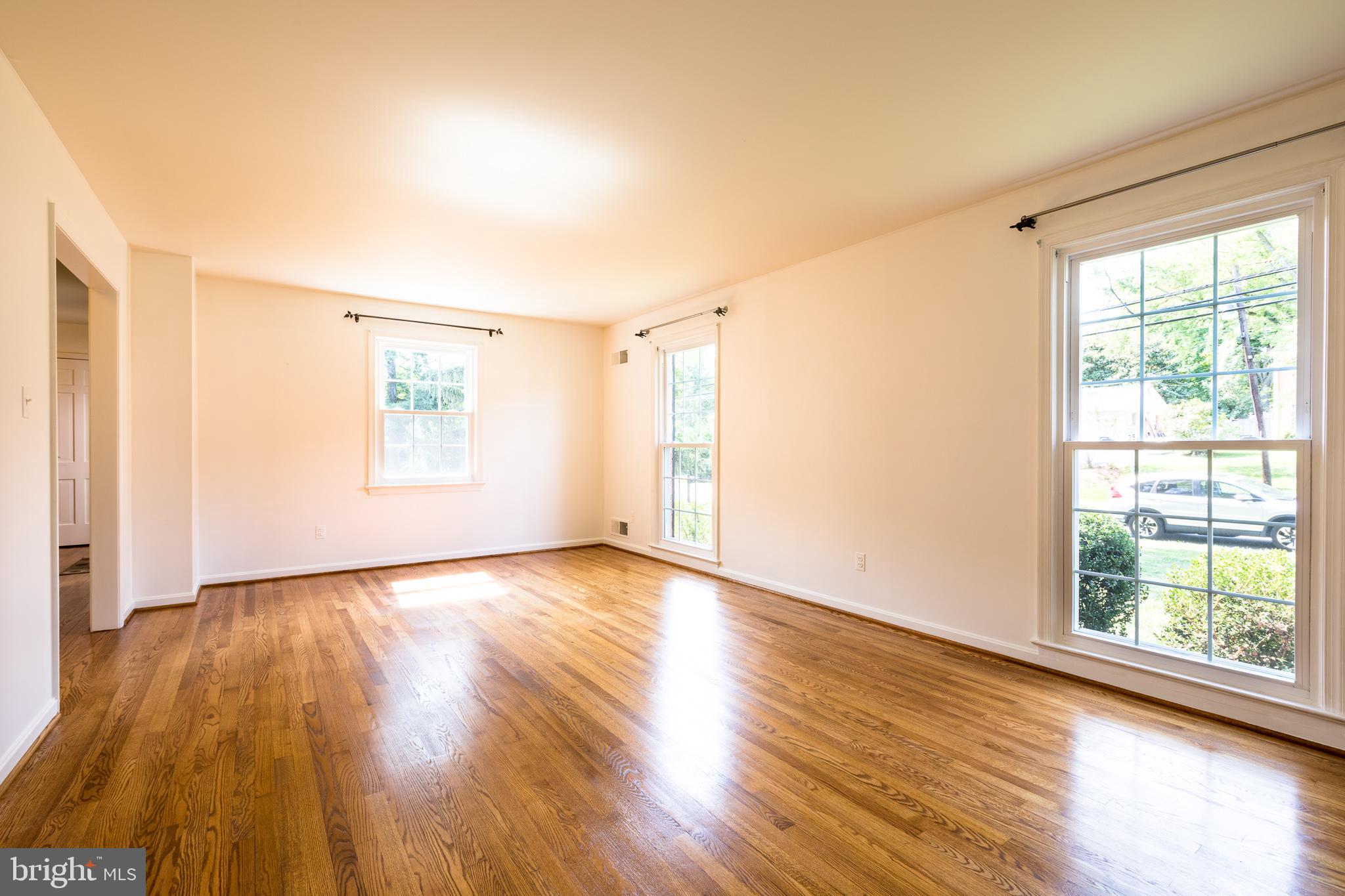 8827 Tuckerman Lane Potomac, MD 20854 - Photo 11 of 74