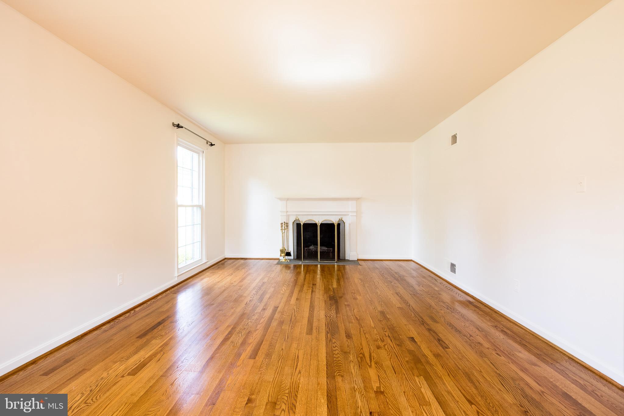 8827 Tuckerman Lane Potomac, MD 20854 - Photo 12 of 74