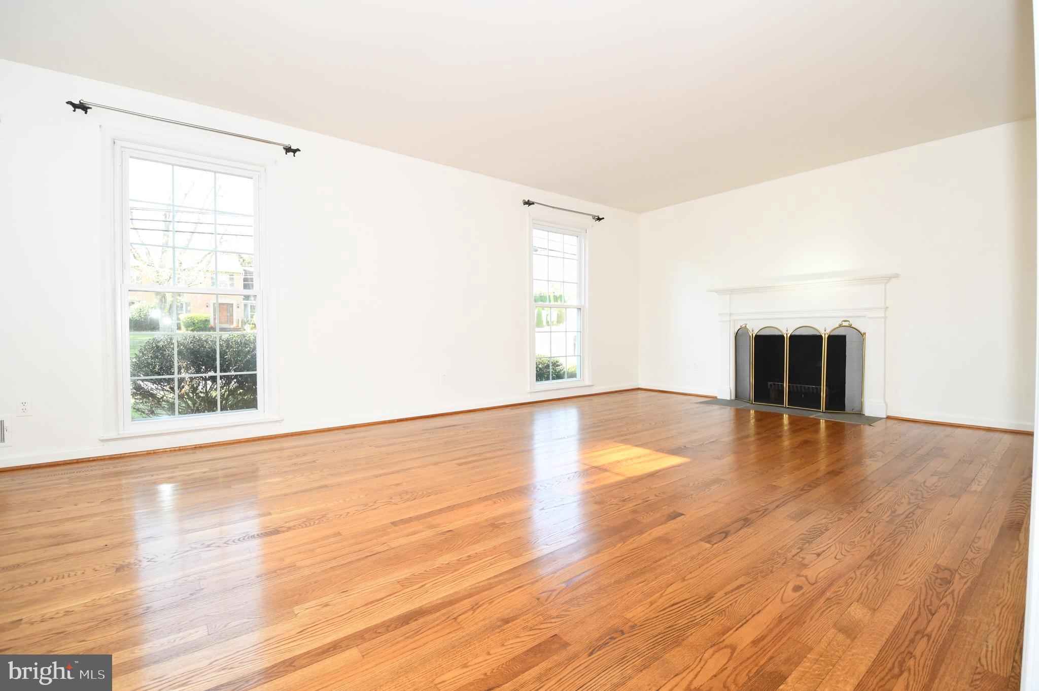 8827 Tuckerman Lane Potomac, MD 20854 - Photo 13 of 74