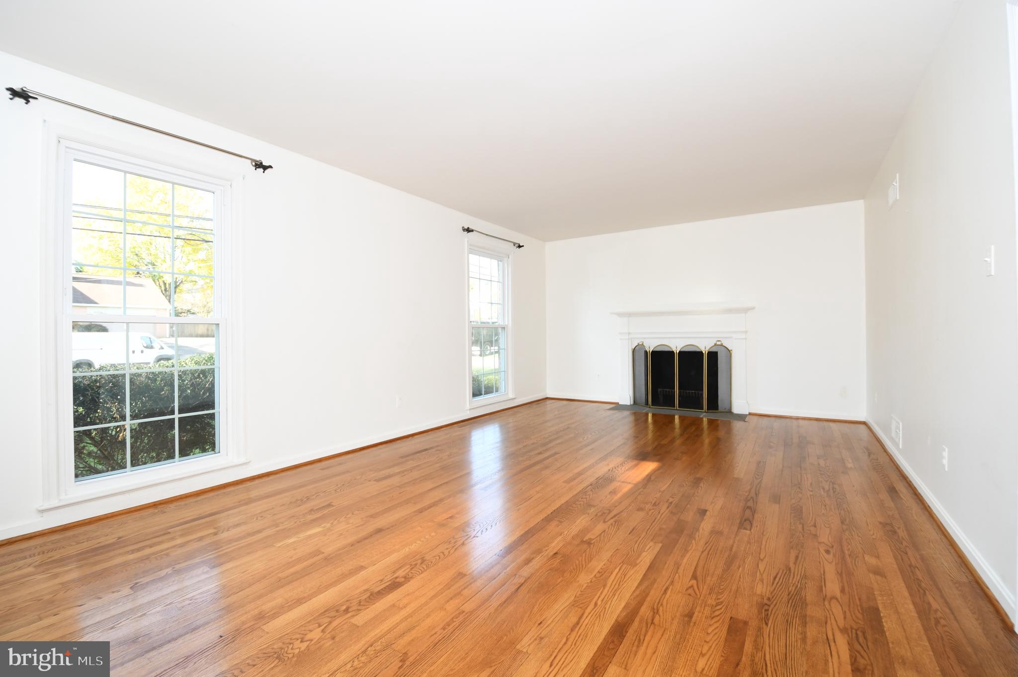 8827 Tuckerman Lane Potomac, MD 20854 - Photo 14 of 74