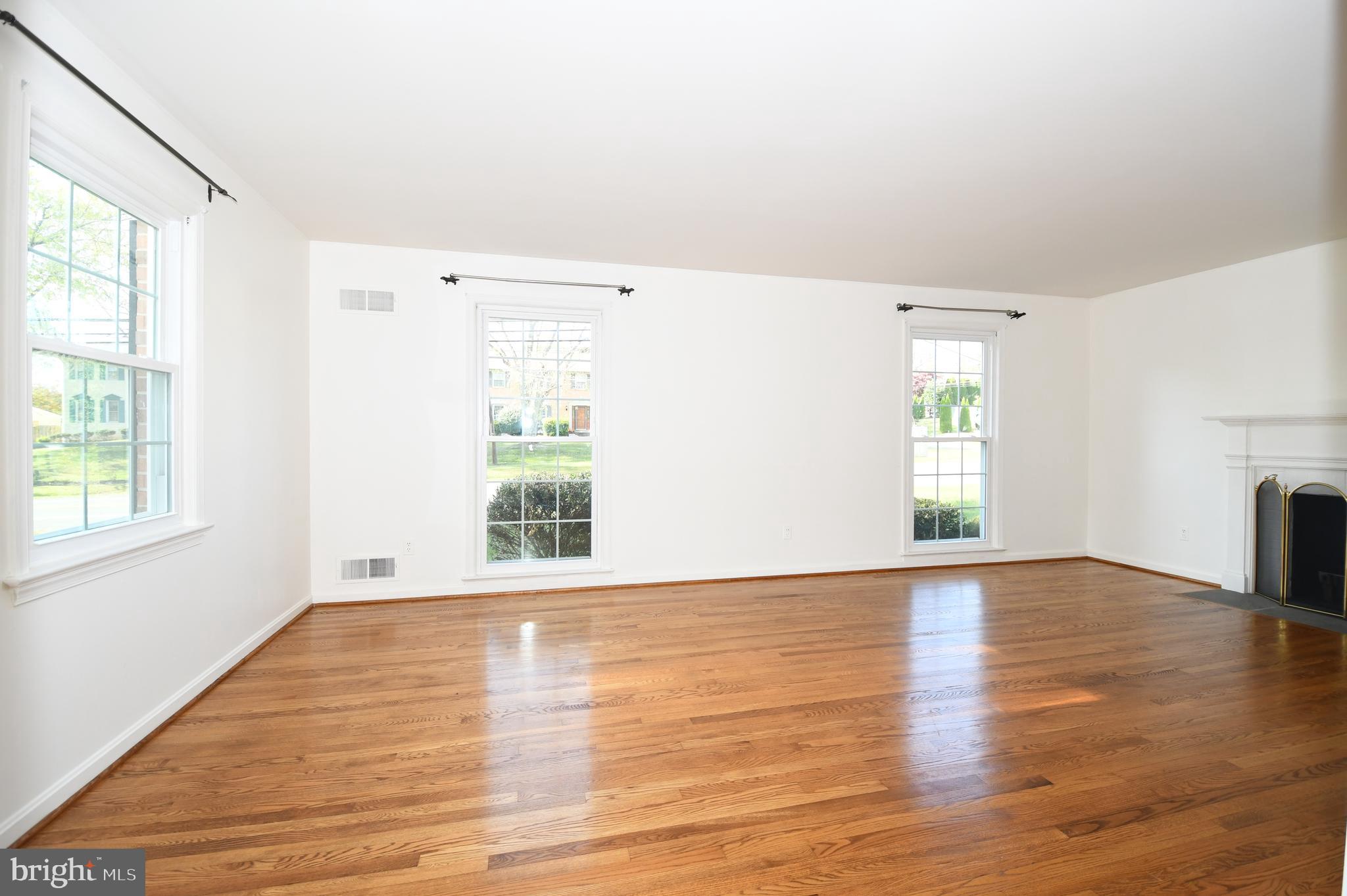 8827 Tuckerman Lane Potomac, MD 20854 - Photo 15 of 74