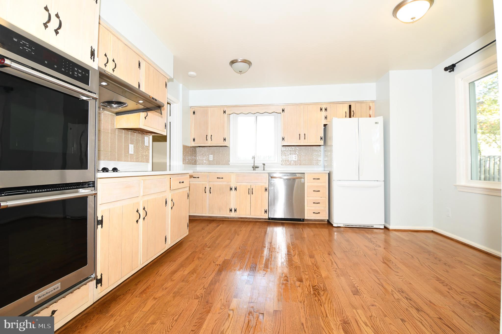 8827 Tuckerman Lane Potomac, MD 20854 - Photo 20 of 74