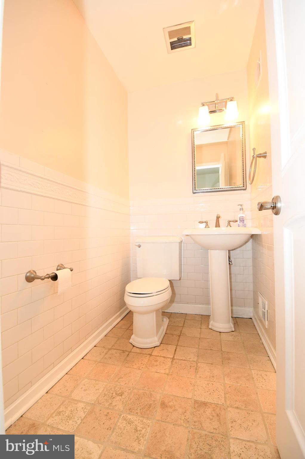 8827 Tuckerman Lane Potomac, MD 20854 - Photo 25 of 74