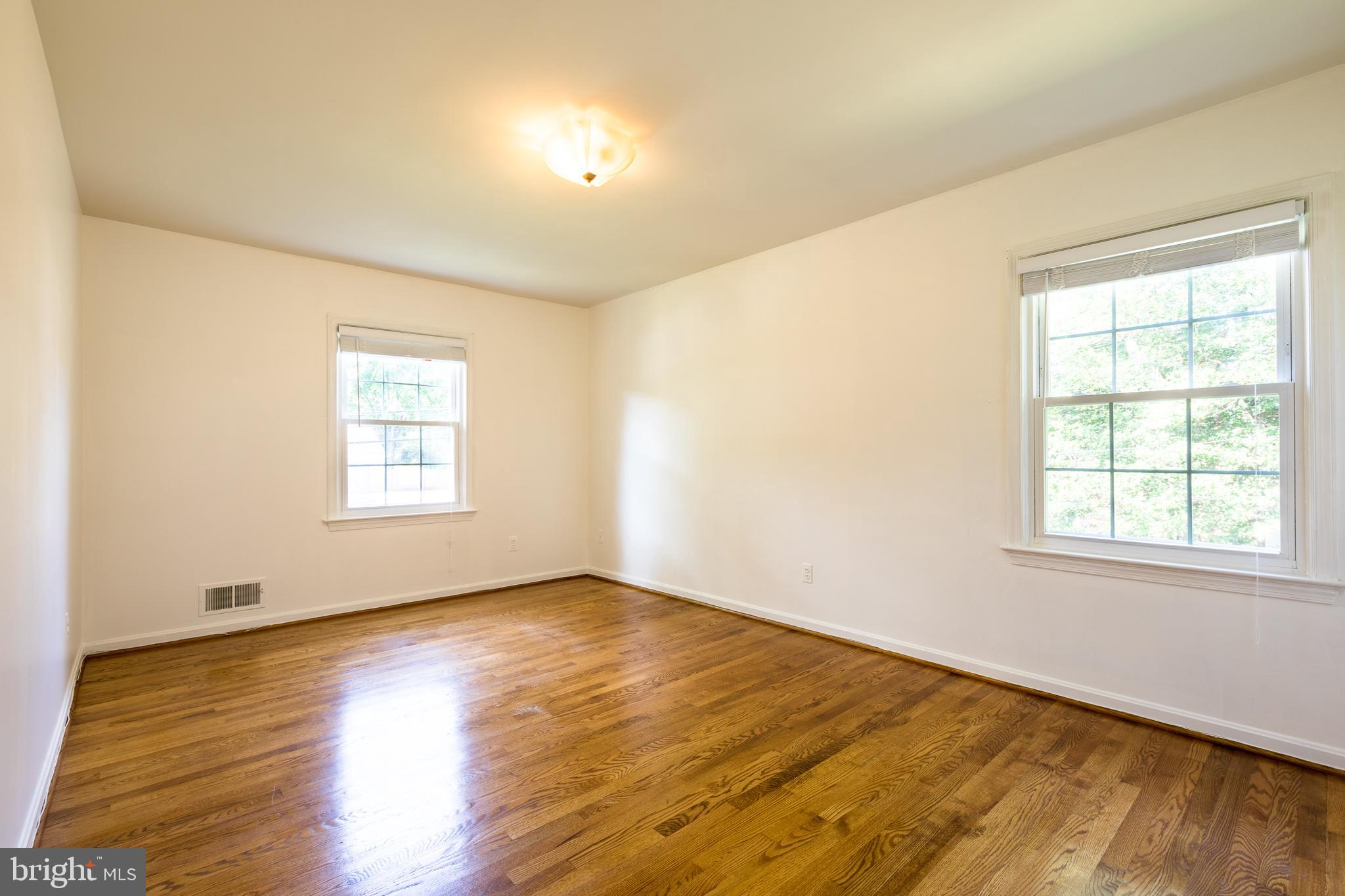 8827 Tuckerman Lane Potomac, MD 20854 - Photo 31 of 74