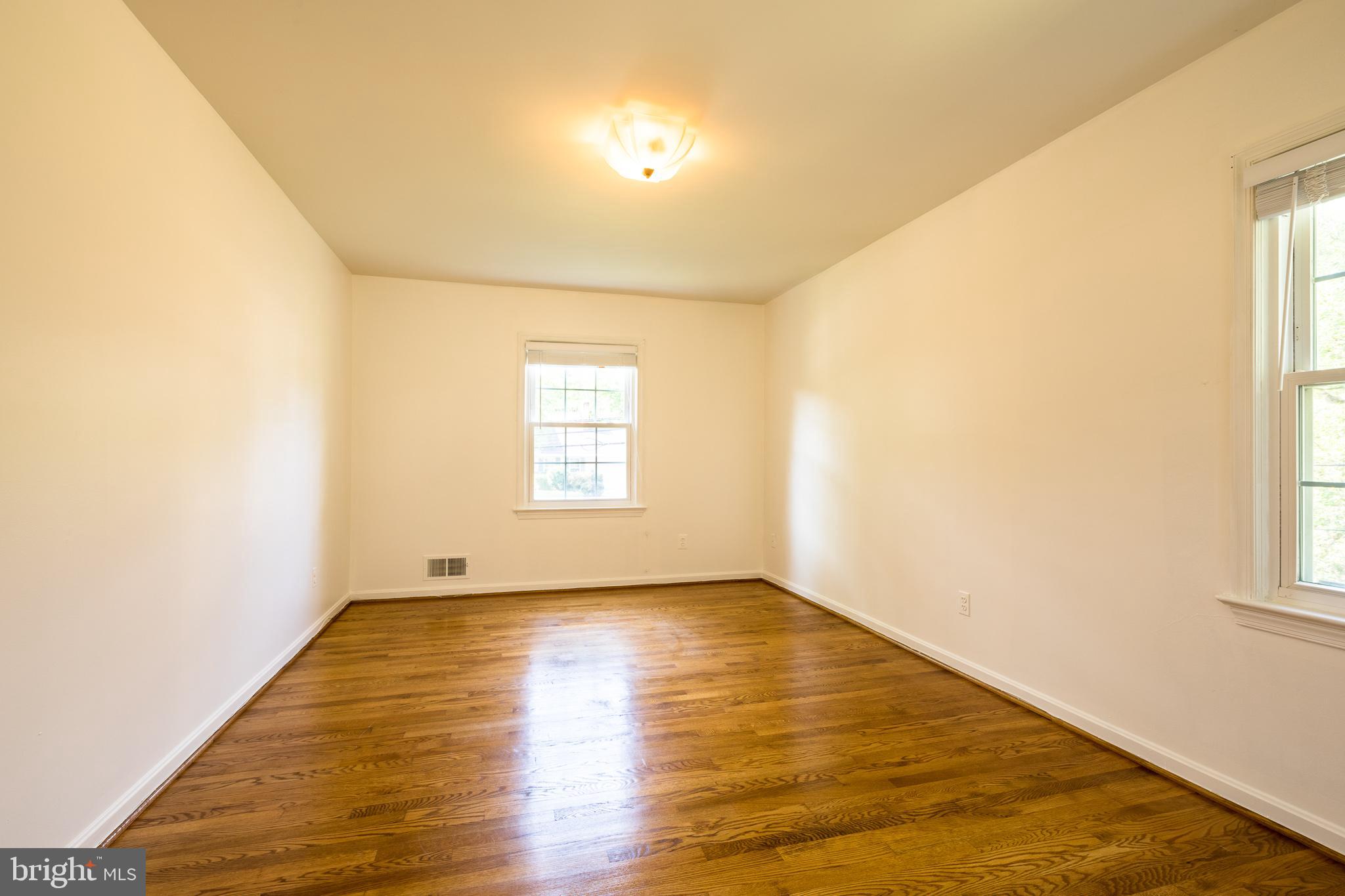 8827 Tuckerman Lane Potomac, MD 20854 - Photo 33 of 74