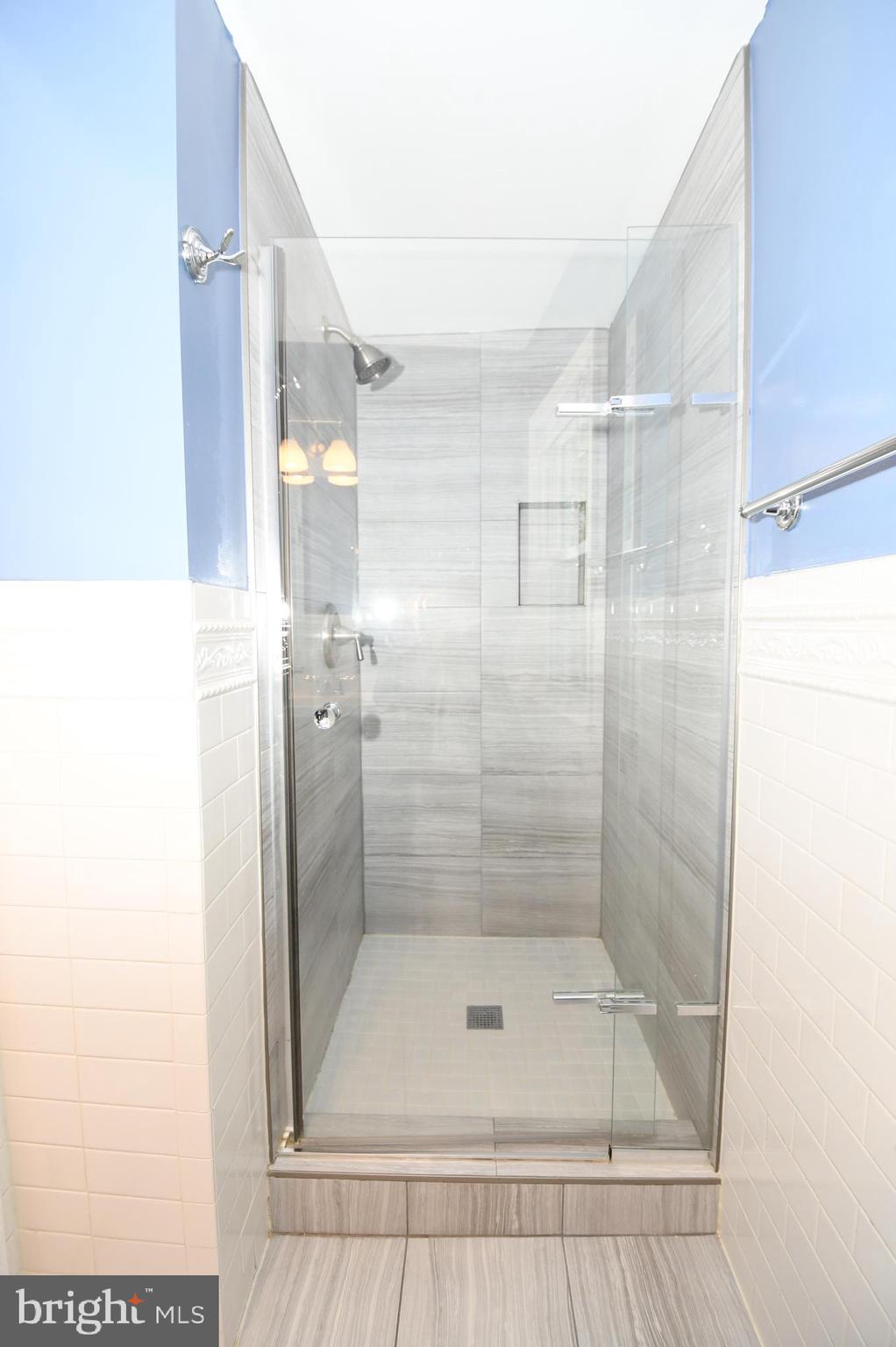 8827 Tuckerman Lane Potomac, MD 20854 - Photo 36 of 74