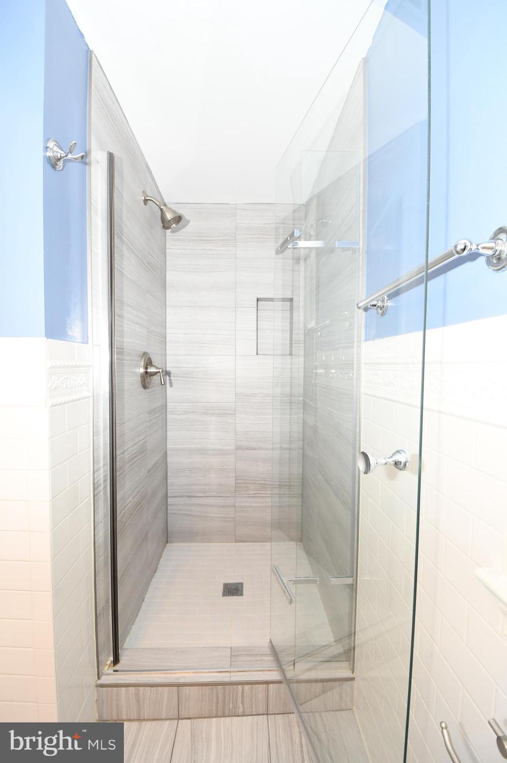 8827 Tuckerman Lane Potomac, MD 20854 - Photo 37 of 74
